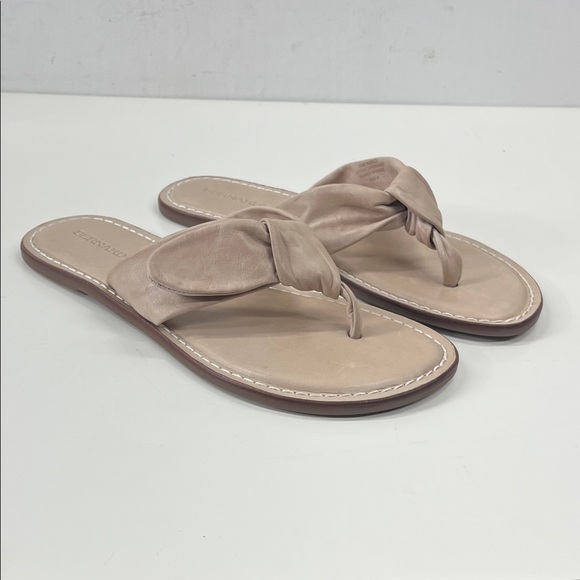 Bernardo Shoes - New BERNARDO Lillian Padded Bow Thong Flat Sandals Size 10